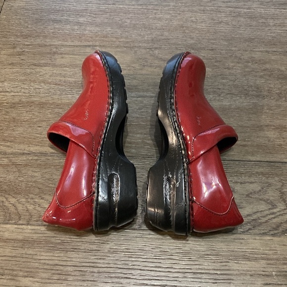 BOC Clogs Born Concept Margaret Red Clogs Patent Shoes Size 10/42 - Picture 5 of 12